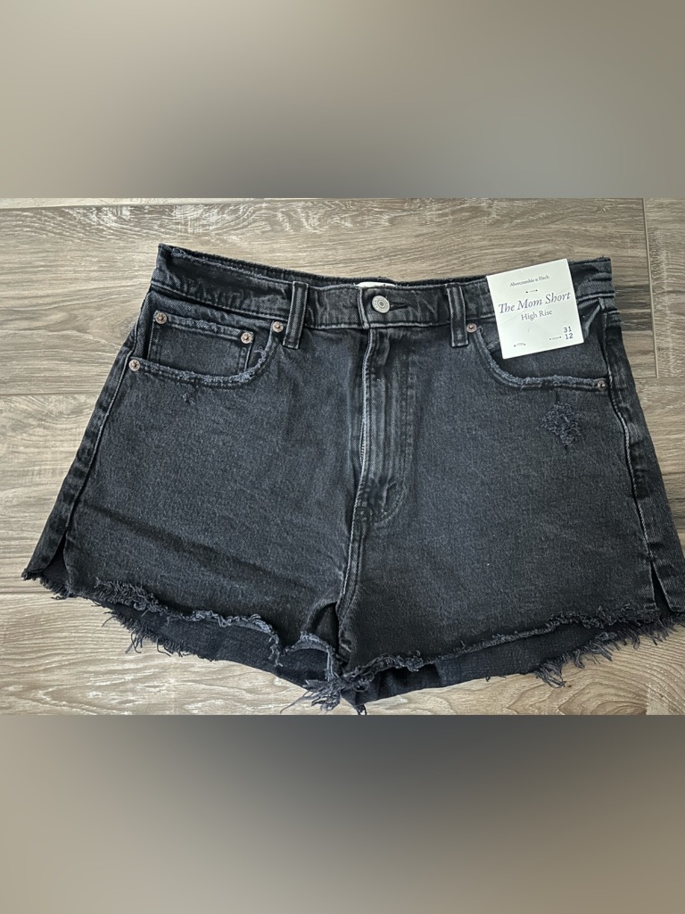 Abercrombie & Fitch The Mom Short High Rise Black Denim